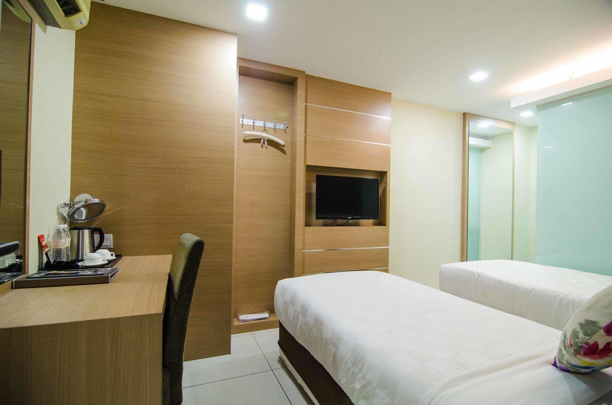 Hotel Mornington Bukit Permata Lumut Exteriör bild